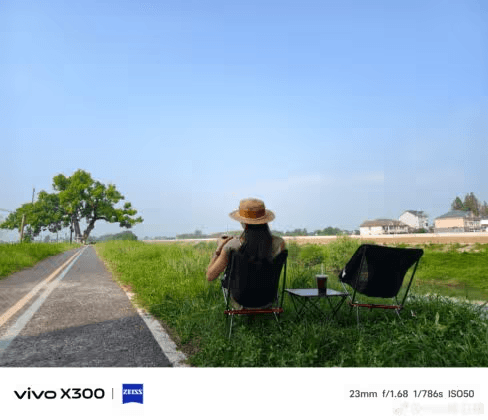 Vivo X300 Launch: Compact Flagship with 200MP Camera, ZEISS Optics, and Dimensity 9500 3 image 34